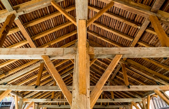drewniana konstrukcja dachowa